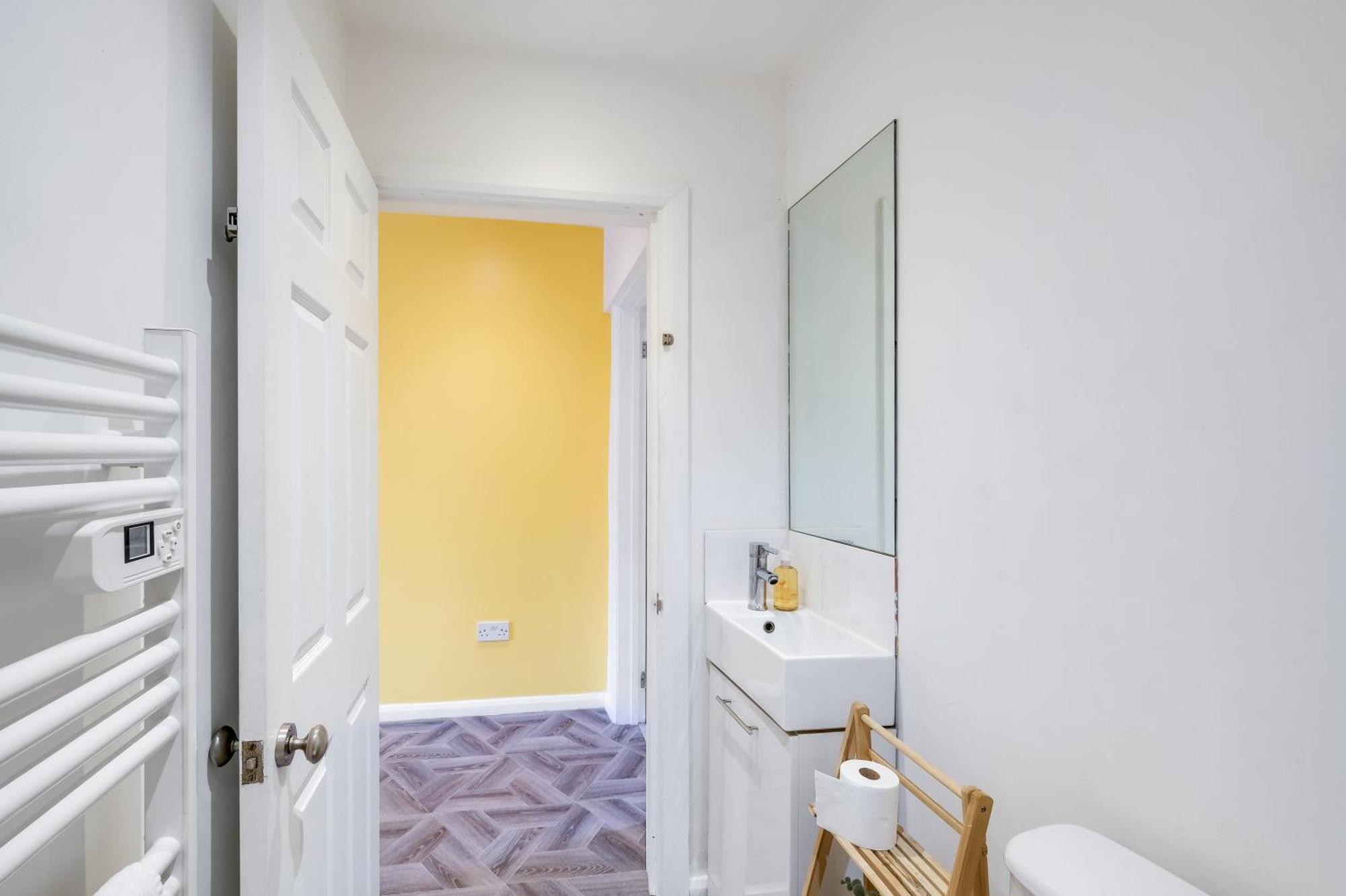 Kings House Apartment Hayes, West London Apt A Northolt  Εξωτερικό φωτογραφία